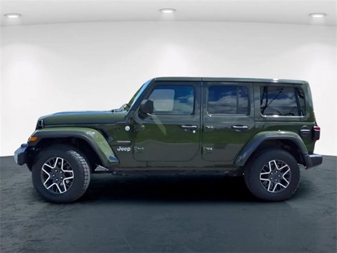 Used 2024 Jeep Wrangler Sahara image 4