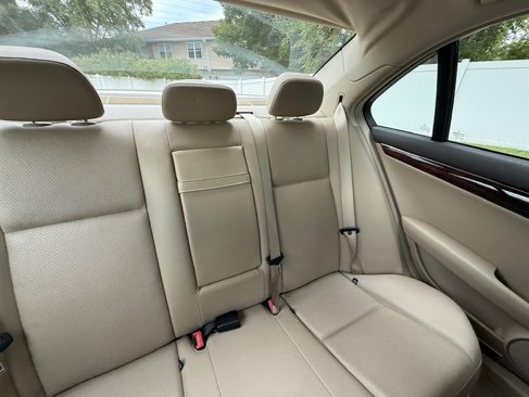 Used 2011 Mercedes-Benz C 300 4MATIC Sedan image 24