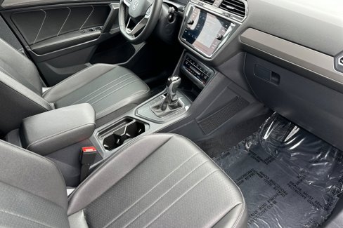 Used 2022 Volkswagen Tiguan SE image 18