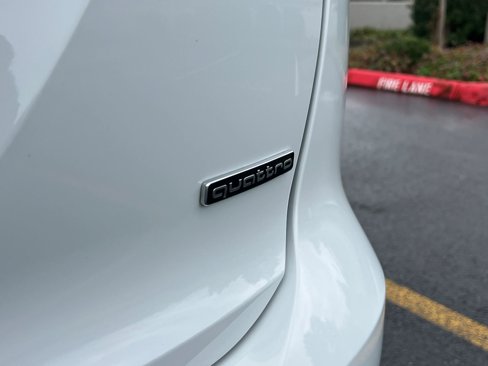 Used 2023 Audi Q4 e-tron Premium Plus image 9