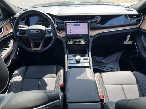 New 2025 Jeep Grand Cherokee Summit image 2