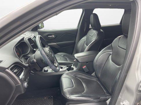 Used 2019 Jeep Cherokee Limited w/ Luxury Group image 11