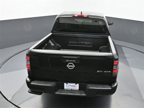Used 2024 Nissan Frontier SV image 16