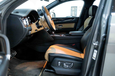 Used 2018 Bentley Bentayga image 46
