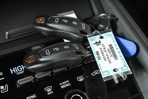 Used 2025 Porsche Macan 4S Electric image 17