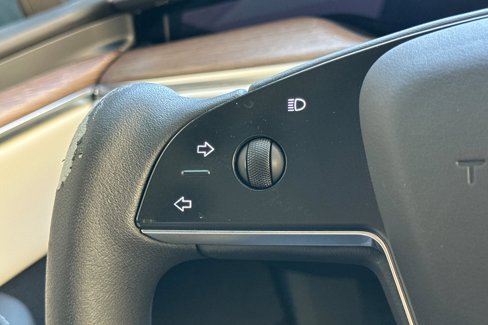 Used 2022 Tesla Model X image 27