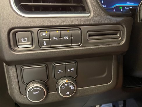 Used 2023 Chevrolet Suburban Premier image 29