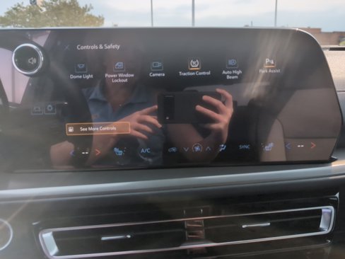 New 2026 Chevrolet Traverse LT w/ Sun and Wheel Package image 13