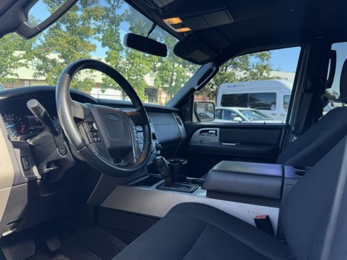 Used 2017 Ford Expedition XLT image 5
