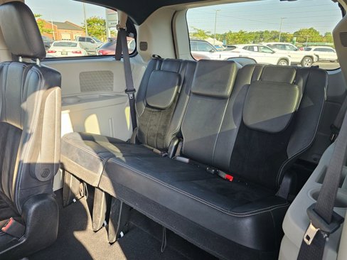 Used 2017 Dodge Grand Caravan SXT image 29