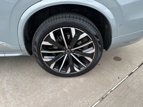 Certified 2025 Volvo XC90 B5 Plus image 18