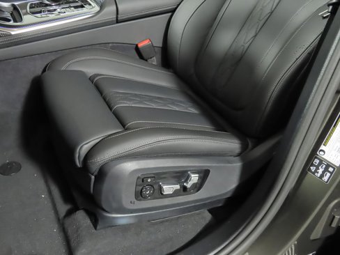 New 2026 BMW X7 M60i image 17