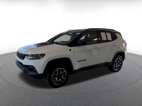 Used 2025 Jeep Compass Trailhawk image 6