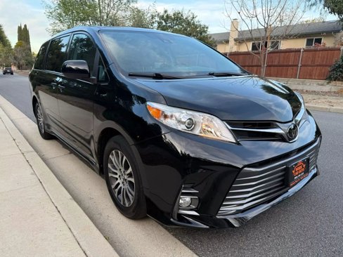 Used 2020 Toyota Sienna XLE image 8