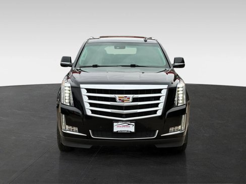 Used 2016 Cadillac Escalade Luxury image 2