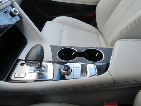 Used 2025 Genesis G70 2.5T image 40