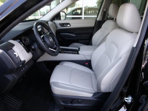 Certified 2024 Nissan Pathfinder SL image 19