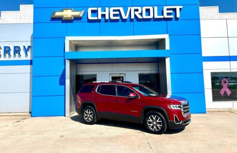 Used 2023 GMC Acadia SLE w/ Driver Convenience Package image 2