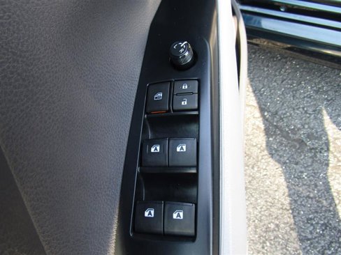 Used 2020 Toyota Camry SE image 10