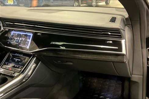 Certified 2025 Audi Q8 Premium image 16