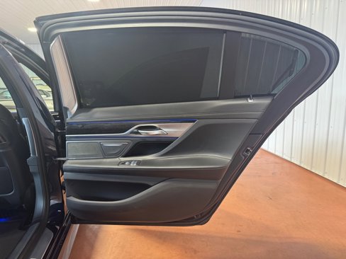 Used 2021 BMW 750i xDrive w/ Executive Package image 26