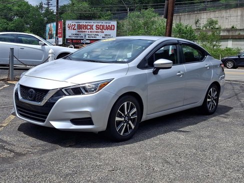 Used 2021 Nissan Versa SV image 3