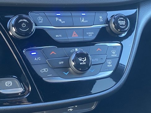 New 2026 Chrysler Voyager LX image 22