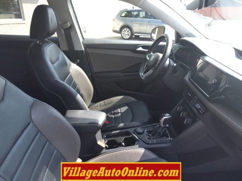 Used 2022 Volkswagen Taos SEL image 30