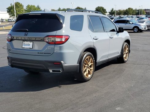 Certified 2025 Honda Pilot Black Edition image 9