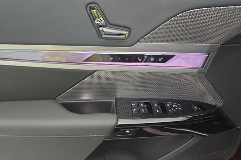 Certified 2023 BMW 740i image 14