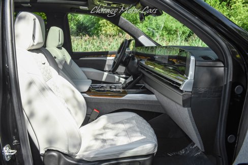 Used 2025 Cadillac Escalade ESV Sport Platinum w/ LPO, Floor Liner Package image 26
