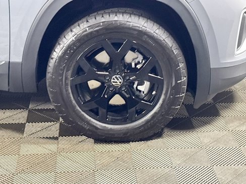 New 2025 Volkswagen Atlas Peak Edition SE image 24
