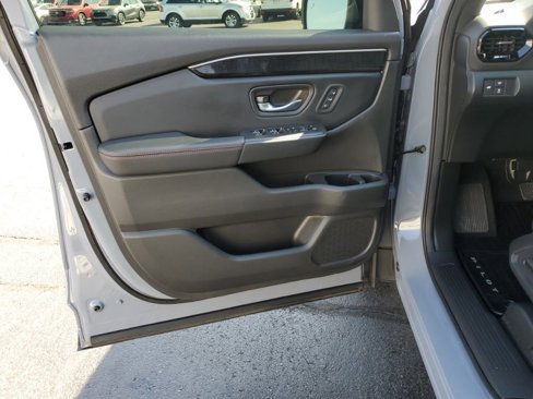 Certified 2025 Honda Pilot Black Edition image 13