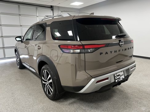 Used 2024 Nissan Pathfinder Platinum image 10