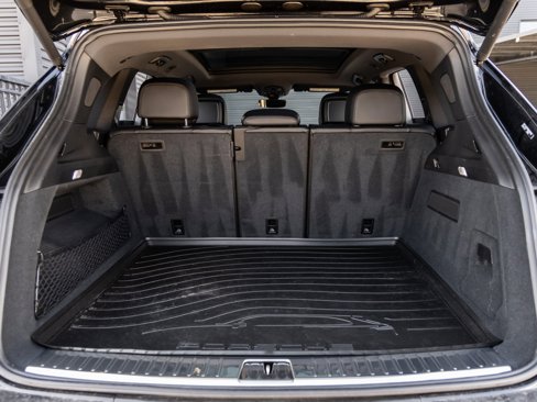 Used 2025 Porsche Cayenne image 34