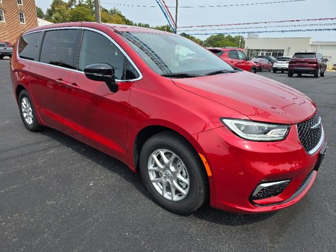 New 2026 Chrysler Pacifica Select image 3