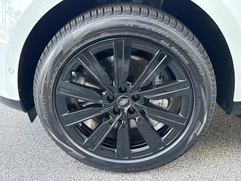 New 2025 Land Rover Range Rover SE image 10