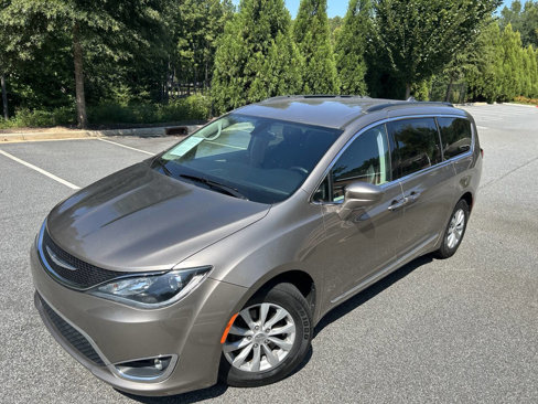 Used 2017 Chrysler Pacifica Touring-L image 3