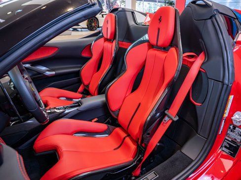 Used 2023 Ferrari SF90 Spider image 11
