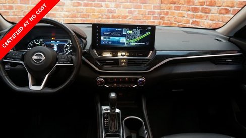 Used 2023 Nissan Altima 2.5 SR w/ SR Premium Package image 11