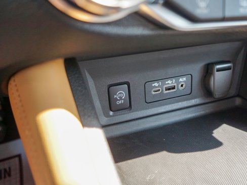 Used 2024 Nissan Sentra SV w/ SV Premium Package image 24