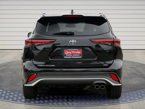 Used 2024 Toyota Highlander FWD image 6