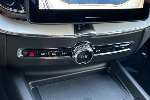 New 2026 Volvo XC60 B5 Ultra image 18
