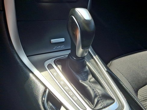 Used 2016 Ford Edge SEL image 17