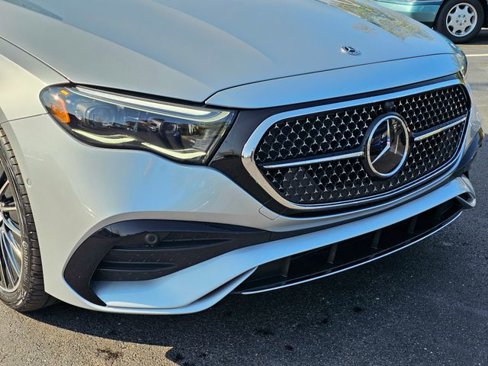 New 2026 Mercedes-Benz E 350 4MATIC Sedan image 3