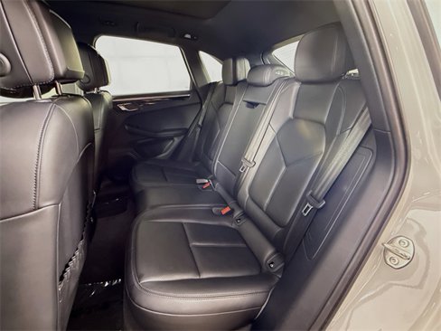 Certified 2024 Porsche Macan image 13