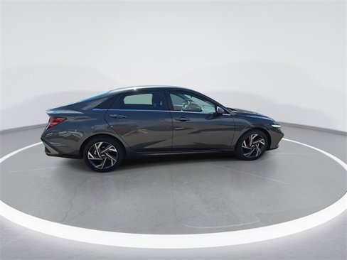 New 2025 Hyundai Elantra SEL image 9