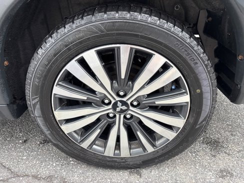 Used 2019 Mitsubishi Outlander AWD image 25