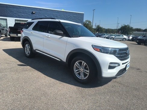 Used 2022 Ford Explorer XLT w/ Equipment Group 202A image 7