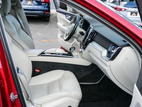 Used 2019 Volvo XC60 T6 Momentum w/ Multimedia Package image 22